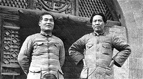 張國燾（左）與毛澤東（右）