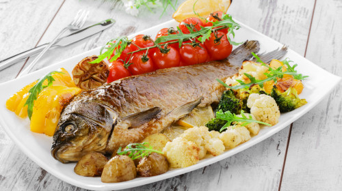 魚類是Omega－3脂肪酸的主要來源，多吃魚有益視力健康。