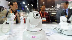婴儿监视器被黑变偷窥器吓坏澳洲妈(组图)