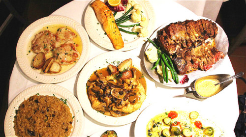 La Rivista&Broadway Joe Steak的美味佳肴包括了：小牛肉、鲈鱼、鸡肉、牛排、意大利米饭等。
