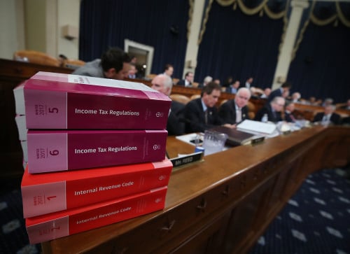 美众议院筹款委员会通过共和党税改方案