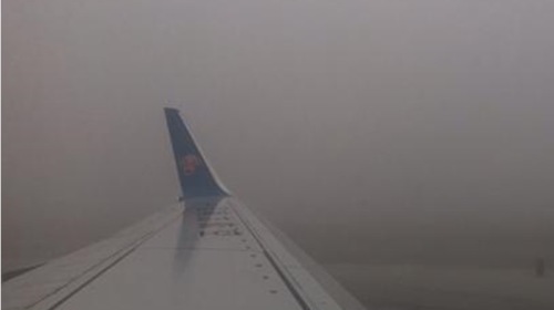 冻雾来袭乌鲁木齐机场超6000客滞留