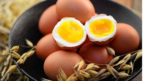 蛋黄的颜色越黄，对眼睛健康越有好处。