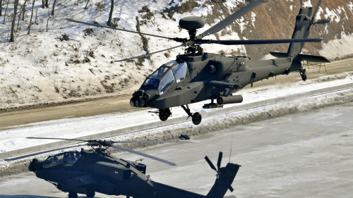 韓國阿帕契攻擊直升機，11月13日在演習中訓練發射地獄火空對地飛彈，提升韓國陸軍空中作戰能力。(16:9) 