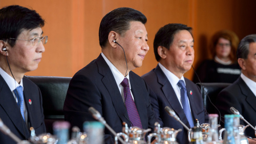 王沪宁（左）被指是习近平修宪废除任期限制的真正推手。