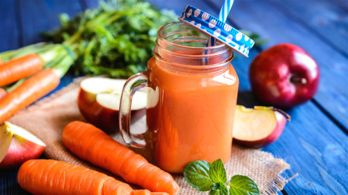 “石原流红萝卜汁”对预防老花眼有很好的功效。