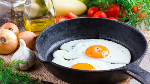 煎蛋熱鍋冷油煎蛋不黏鍋。