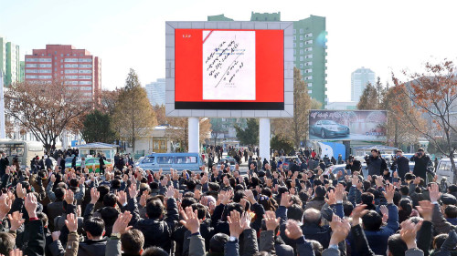 11月29日朝鮮發射最新的洲際導彈，圖為金正恩在電視上公開自己的下令指示。(16:9) 