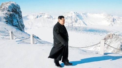 朝鮮領導人金正恩登長白山。