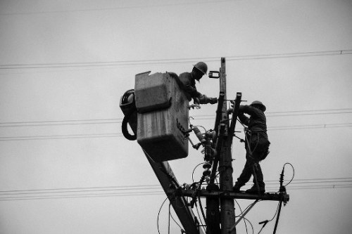 电线, 电线杆, 电缆, 工人, 施工, 电力公司,(图片来源：pixabay)