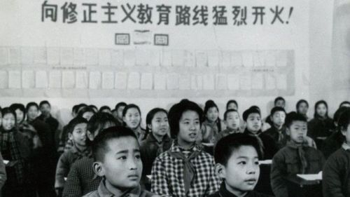 《北京日報》發表了黃帥日記摘，左派領導人們安排她各處演講，鼓勵全國中小學生反抗「師道尊嚴」。