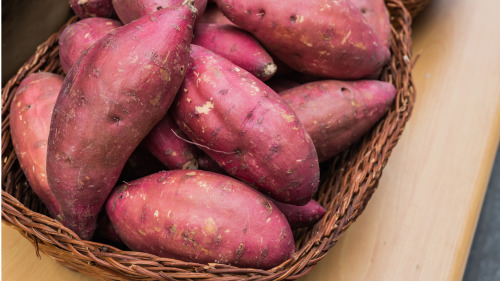 红薯的花青素含量丰富，有益心脑血管健康。