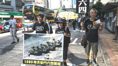 六四大屠殺以後，中共製造各種型態的六四慘案，圖為香港紀念六四遊行。