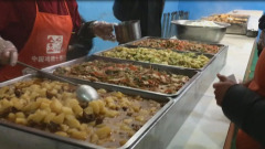 中國搶學生飯錢美國退學生支票(組圖)