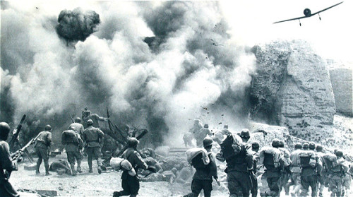 抗日戰爭是蔣介石領導的國民黨軍隊浴血苦戰、壯烈犧牲才獲得成功。