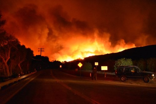 南加州野火失控近3萬人撤離火情仍蔓延組圖/視頻
