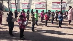 未供暖被凍傷河北學童跑步取暖(圖)