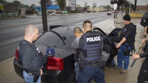 数以百计非法移民在美国执法行动中被捕