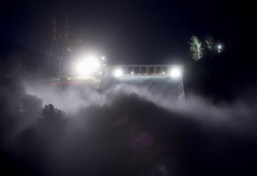 美最高水坝有泄洪风险近20万加州人撤离
