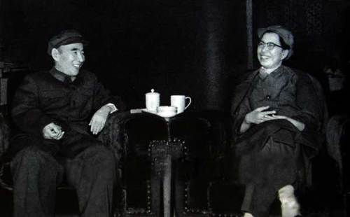 林彪與江青在文革時合影。(網路圖片)