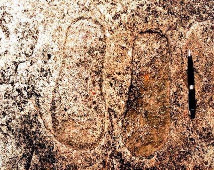 印度一村莊岩石上發現「神的足跡」