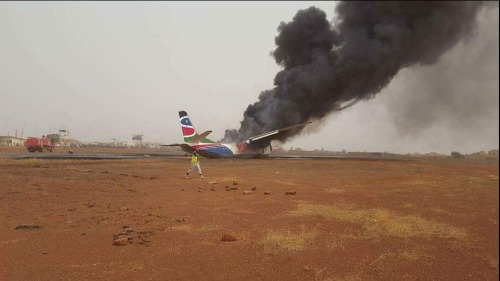 奇蹟！南蘇丹飛機墜毀著火49人全部生還