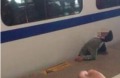 高铁进站男乘客被夹缝隙惨死(图)