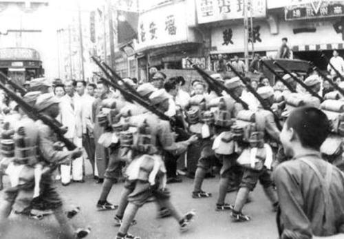 1945年9月，抗战胜利后，国军进驻上海。