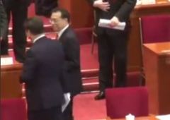 習近平獨與李克強交流王岐山看小紙條惹習好奇(圖)