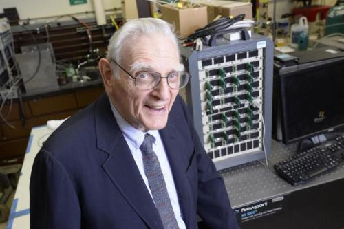 他发明了锂电池94岁时又有突破性发现