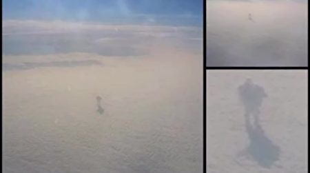 雲中漫步者？飛機上拍到神奇照片