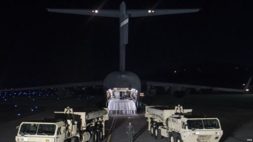 美国在韩国部署首批萨德装备