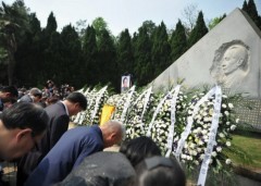 胡耀邦逝28周年妻骨灰合葬江西(圖)