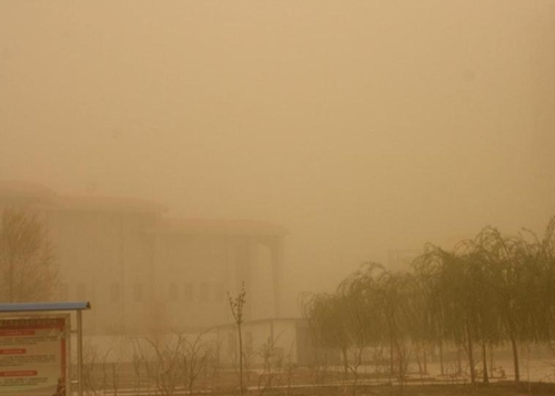 北京陷入春以来最严重沙尘天气