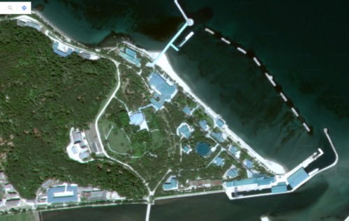 从空中拍摄的图片显示金正恩用来举办派对的岛屿。