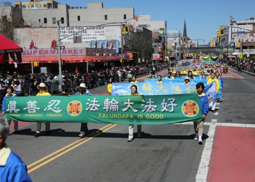 纪念和平上访十八周年，纽约举行盛大游行