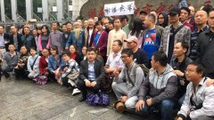 數百公民聲援謝陽案被無限期推遲開庭(圖)