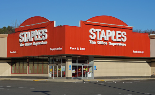 今年關閉了70家店的辦公用品店Staples