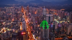深圳：站起来还是倒下去(图)