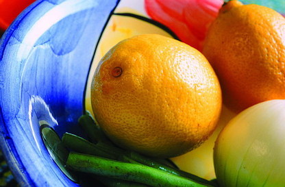 空腹時吃橘子，會刺激胃黏膜，導致胃酸增加。
