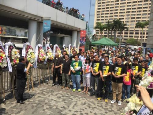 香港支联会等团体政党清明节像民主烈士献花