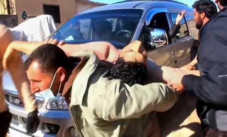 叙利亚化武袭击中伤者被转移（视频截图）