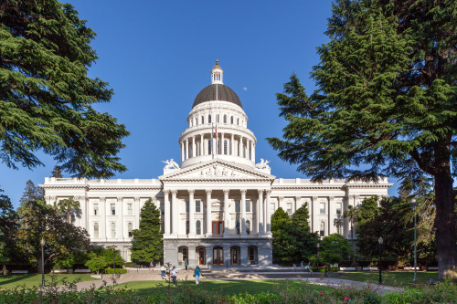 加州州议会大楼(维基百科)