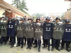 泸县事件：没问题这是一次标准化的维稳作业(图)