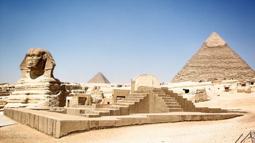 吉萨金字塔与狮身人面像