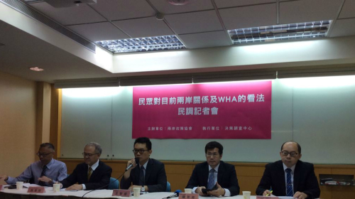 两岸政策协会民调公布记者会中，台湾政界人士强调了台湾民众对“九二共识”的看法（图片来源：美国之音） 
