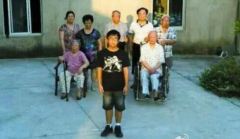 這張恐怖的全家福暴露了中國人真正的危機(組圖)