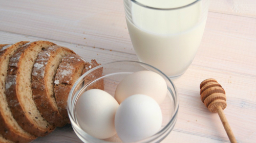 港人最常见致敏的食物首三位，分别是鸡蛋、牛乳制品及鸭蛋。