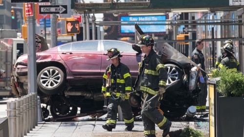 美国纽约时代广场出现本田车撞人事件
