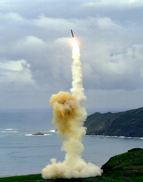 美军本周再试射核能洲际导弹震慑朝鲜挑衅